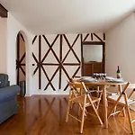Authentic & Central Apartment